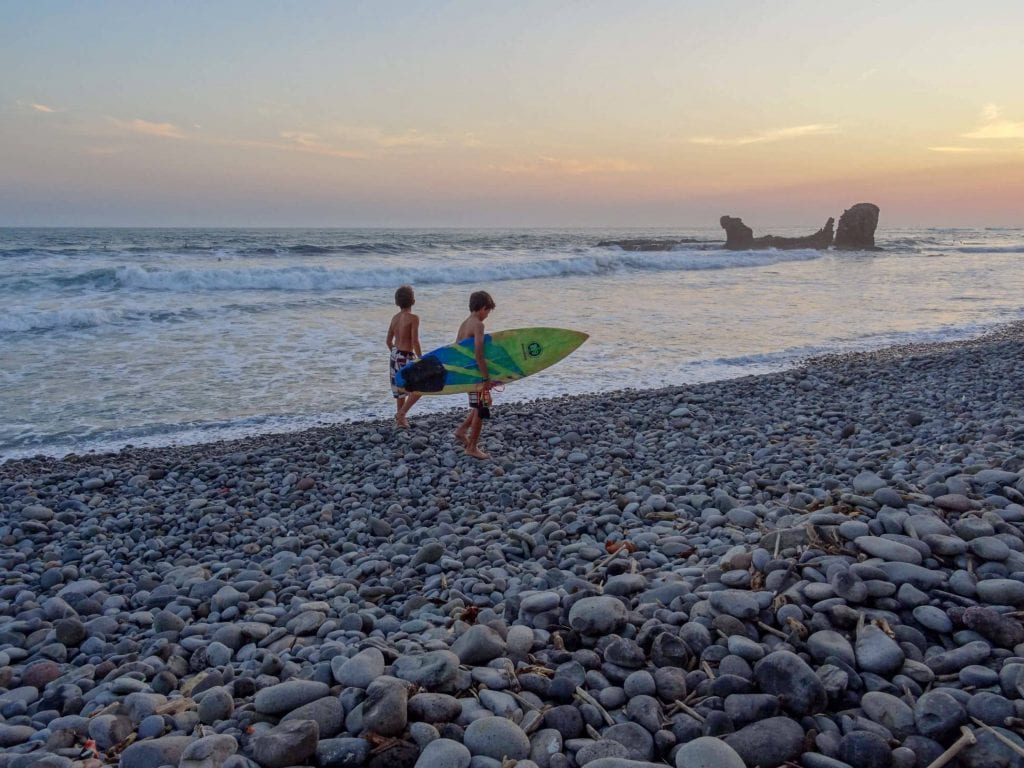 surfing, el salvador, boys