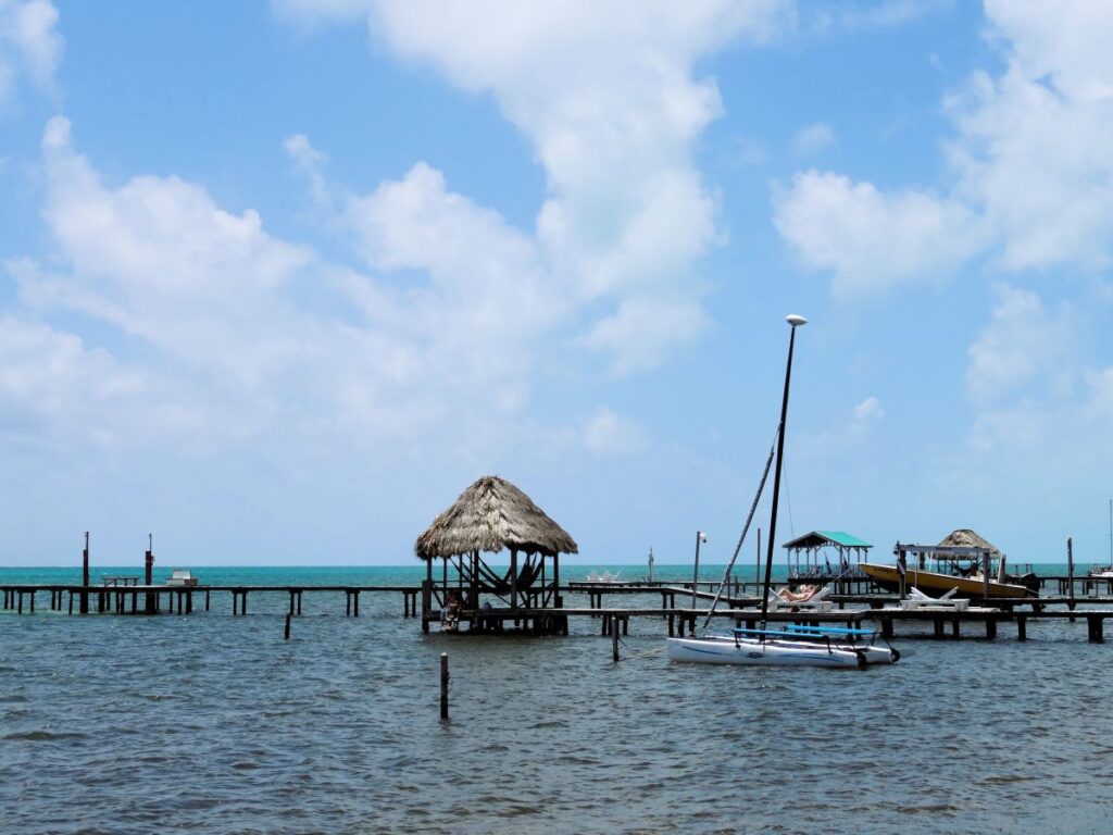 pontoon caye caulker
