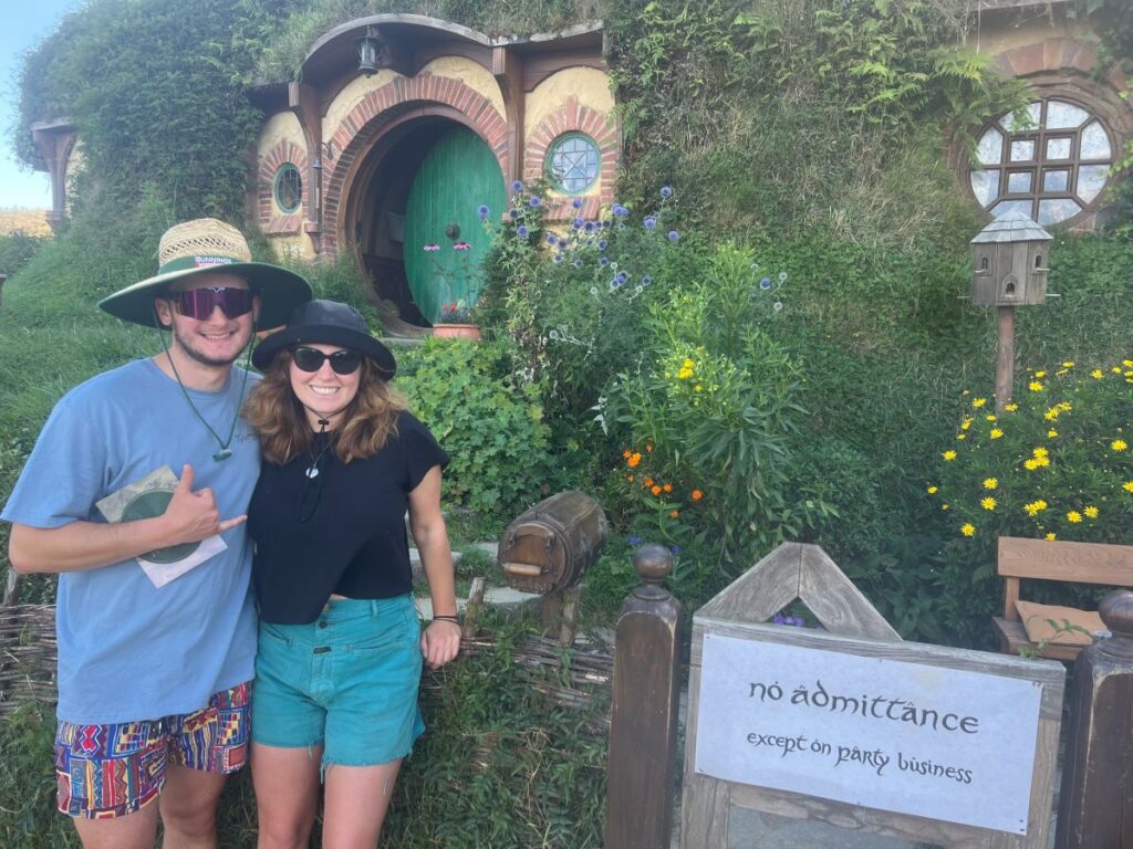 couple hobbiton