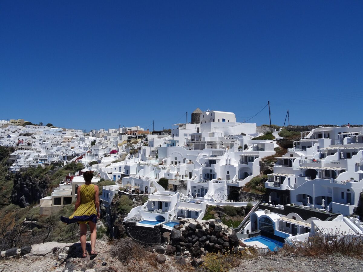 white washed houses oia