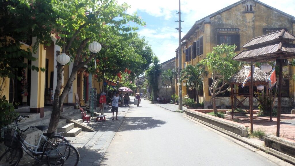 hoi an street day
