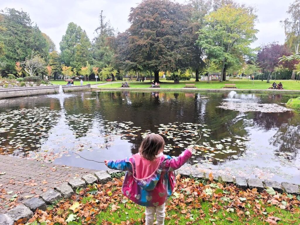 young girl fitzgerald park pond