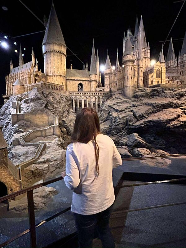 lady at full scale model hogwarts harry potter studios