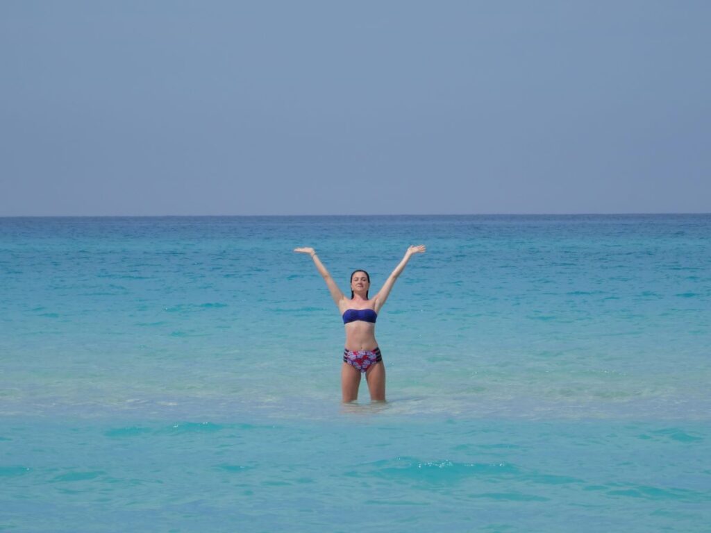 lady posing varadero beach
