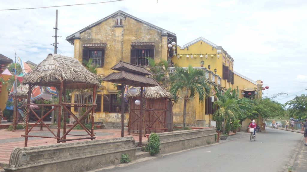 hoi an yellow building