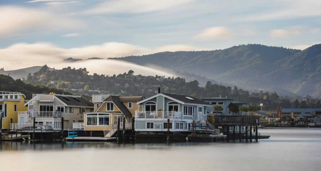 sausalito colorful houses on the water
