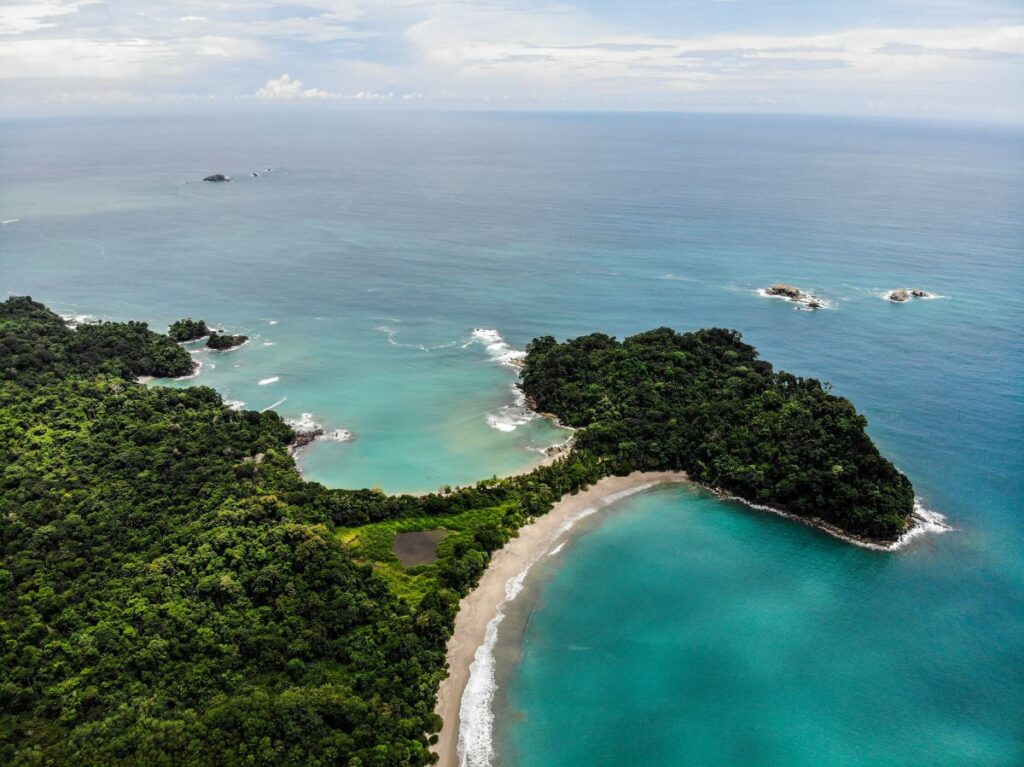 playa manuel antonio costa rica from above