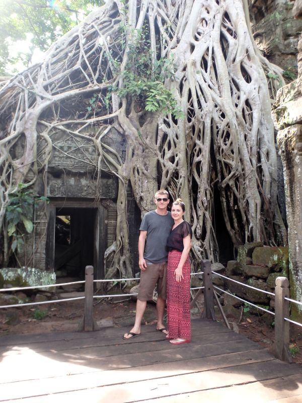couple at ta prohm